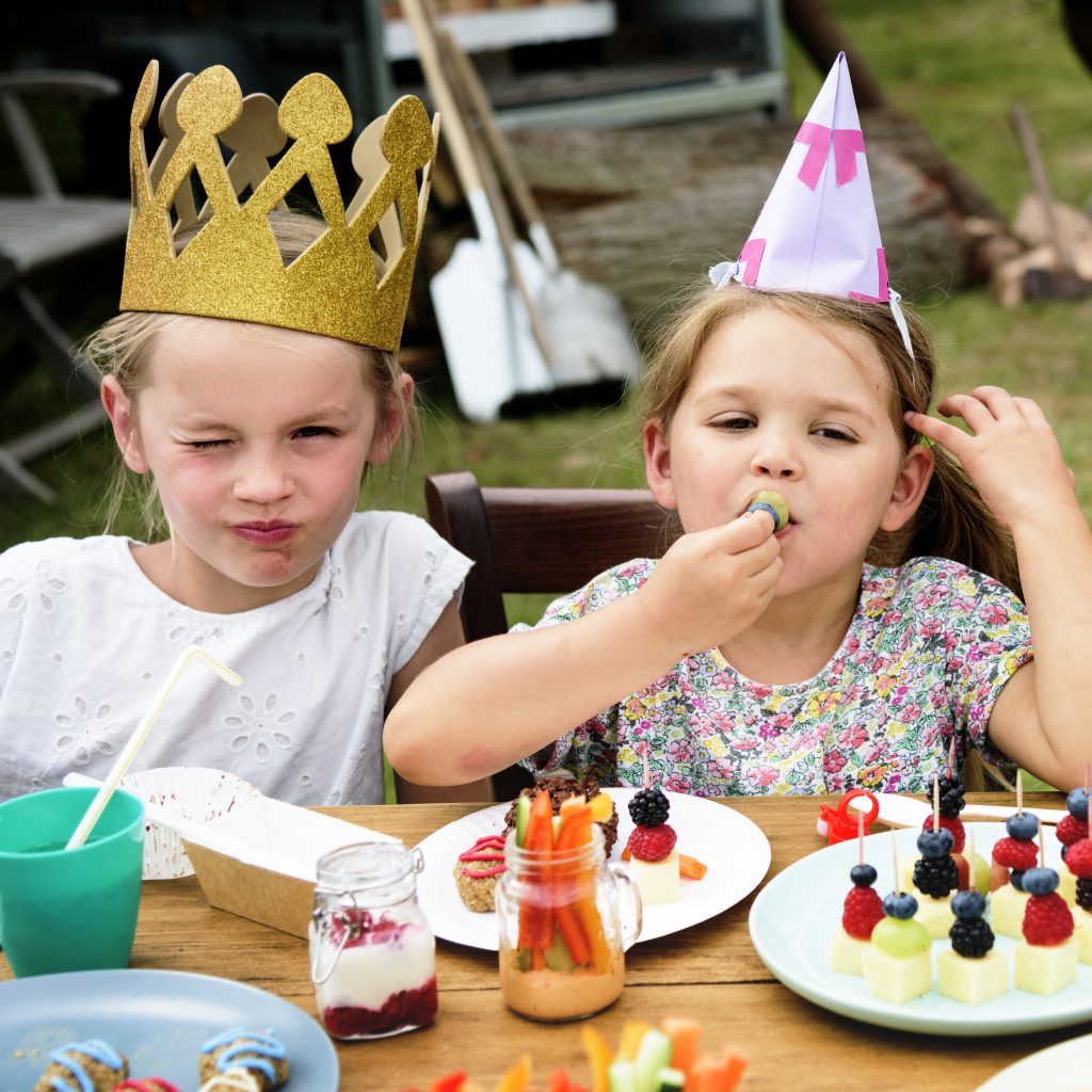 Kinder essen Kindergeburtstag, Ritter, Prinzessin, Kindergeburtstag