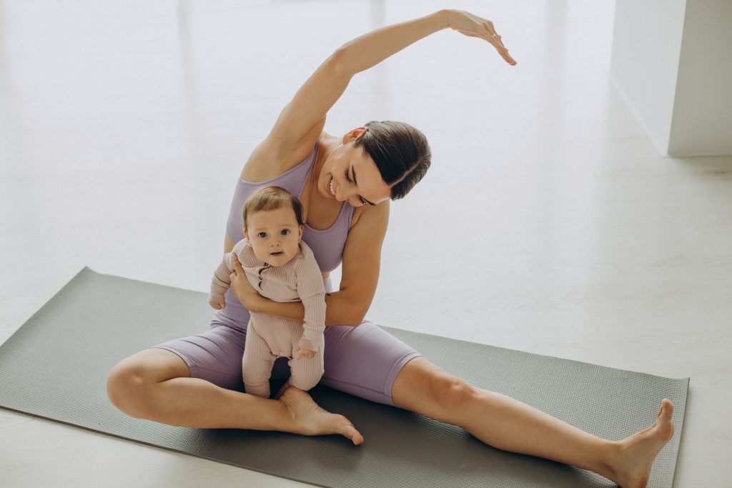 Sport mit Baby, Sport Baby, Sport, Baby, Schwimmen, Yoga, Spazieren gehen, Rückbildung, Nach der Geburt, Sportlich, Pilates, Fit, Fit werden mit Baby