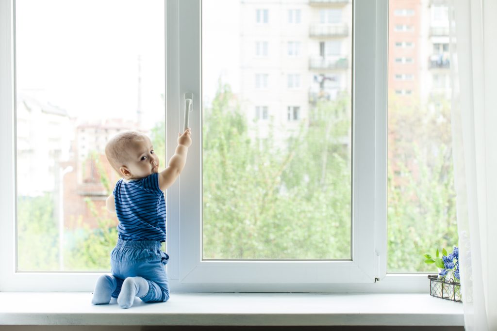 10 Tipps, wie das kindersichere Wohnen gelingt