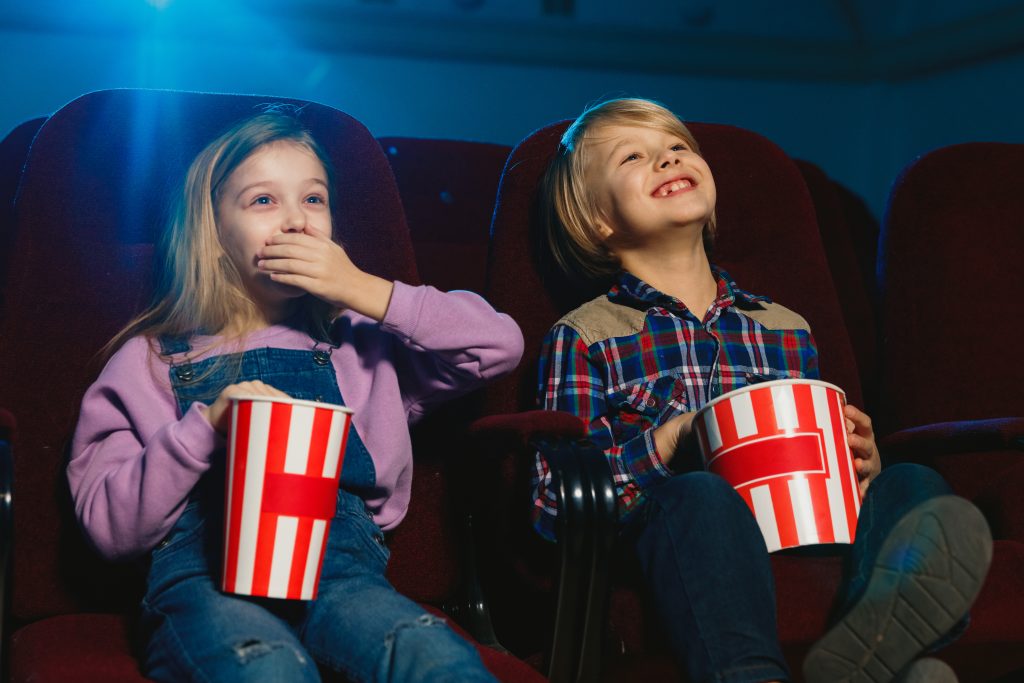 Kino, Kinobesuch, Kinobesuch Kind, erster Kinobesuch, Kind Kino, erstes Mal im Kino, Kinofilm, Popcorn, Nachos